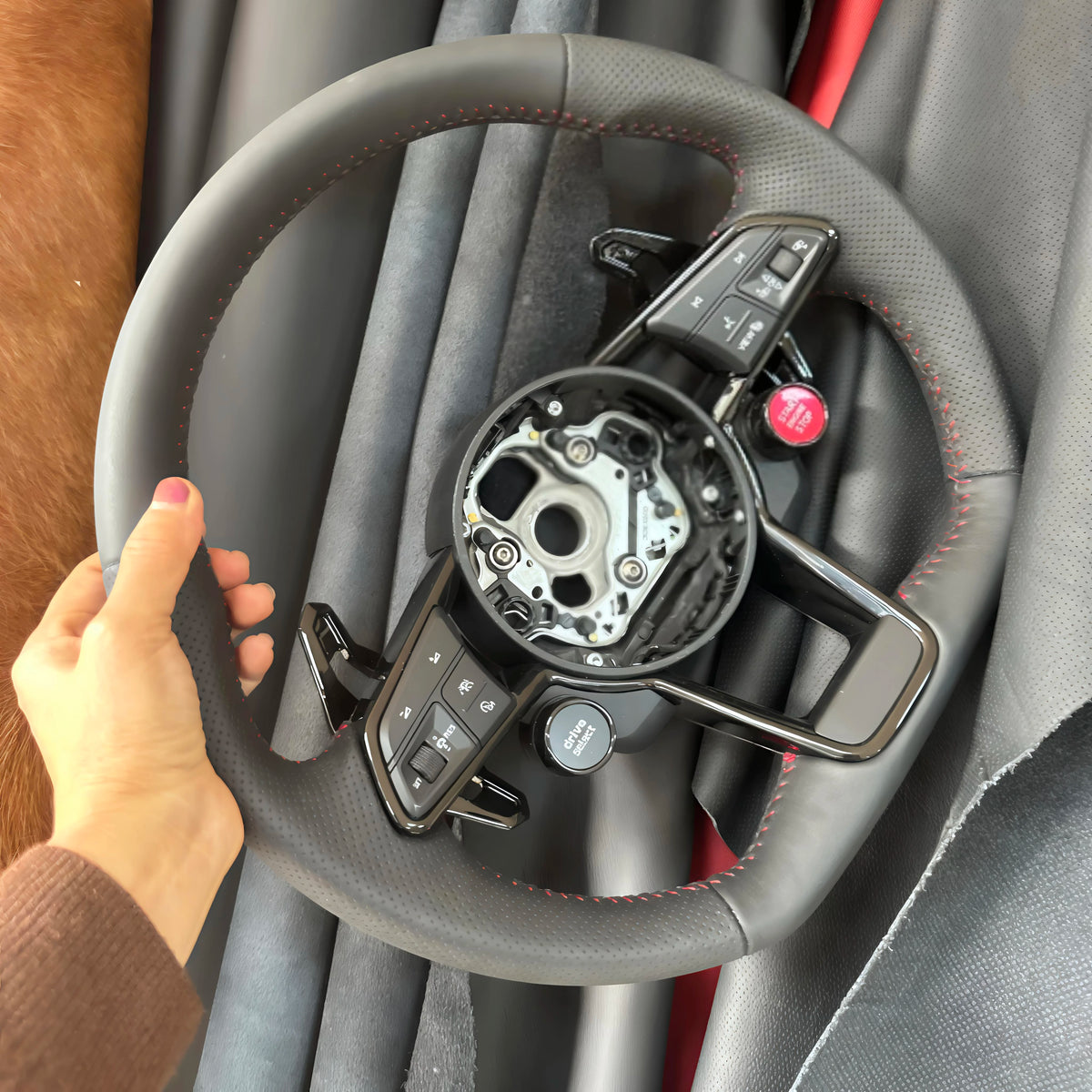 GZYLC Custom Forged Carbon Fiber Steering Wheel for Audi A3 8V 8L A4 B8 B9 B7 A6 C8 C7 TT 8J Q3 Q5 S4 B8.5 Q7 A5 R8 RS3 S3